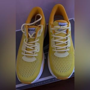 Women’s Dansko Pace Mesh Sneakers Size EU 39/US 8.5-9